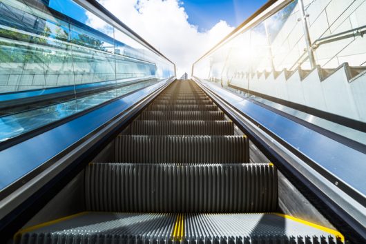 A Woman Dies After an Accident on an Escalator: Is an Airline Responsible?